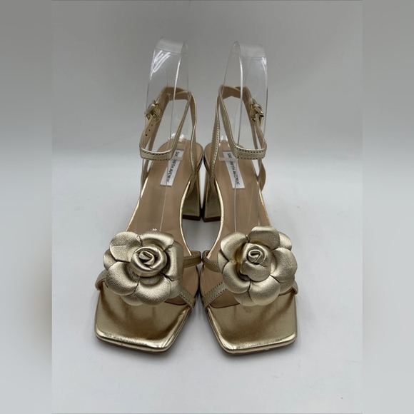 Shoes - Elegant Gold Flower-Embellished Women's Sandals